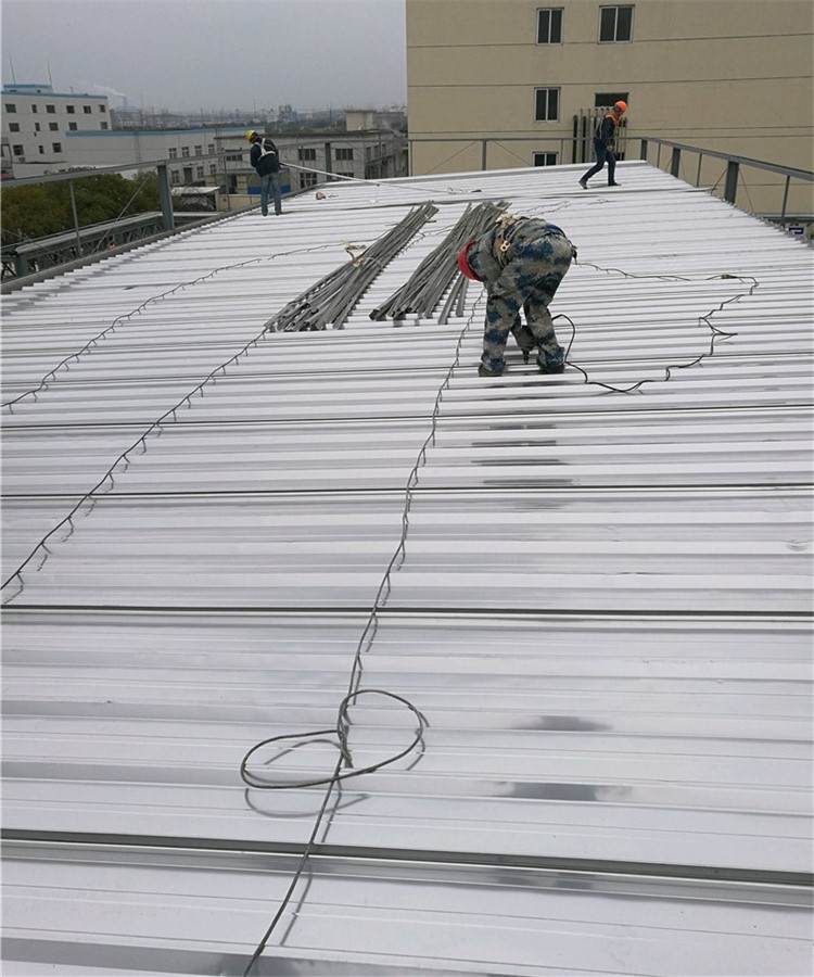product-750-900 Glass wool roof sandwich panels install